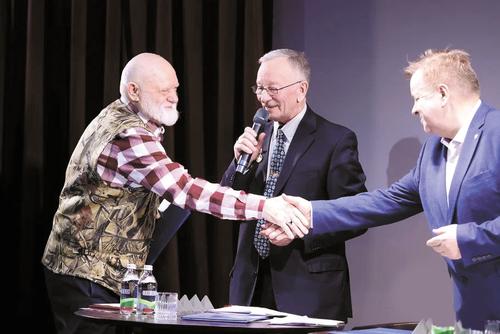 Очередной успех романа «Зинзивер»