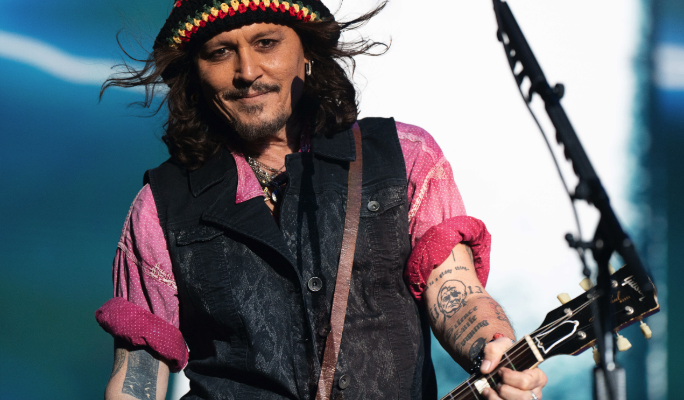 Взлеты и падения Джонни Деппа: как актеру удалось вернуться в кино после череды провалов