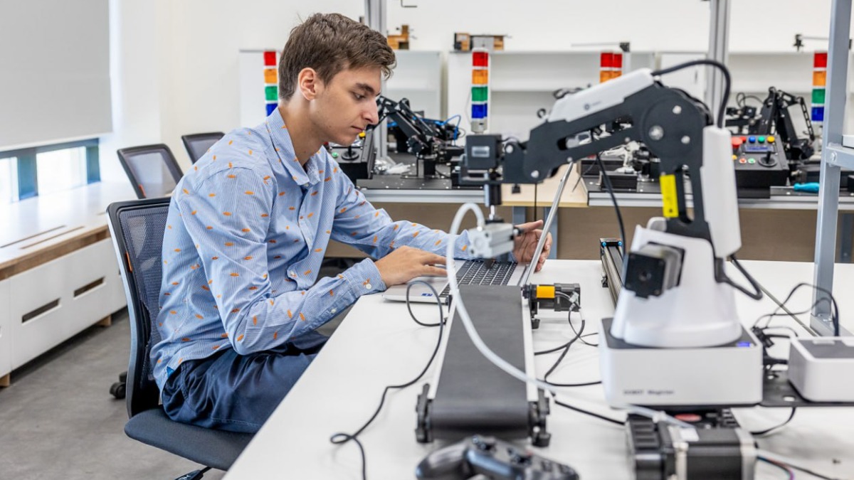 Собянин рассказал, как предпрофессиональные классы помогают поступить в вуз