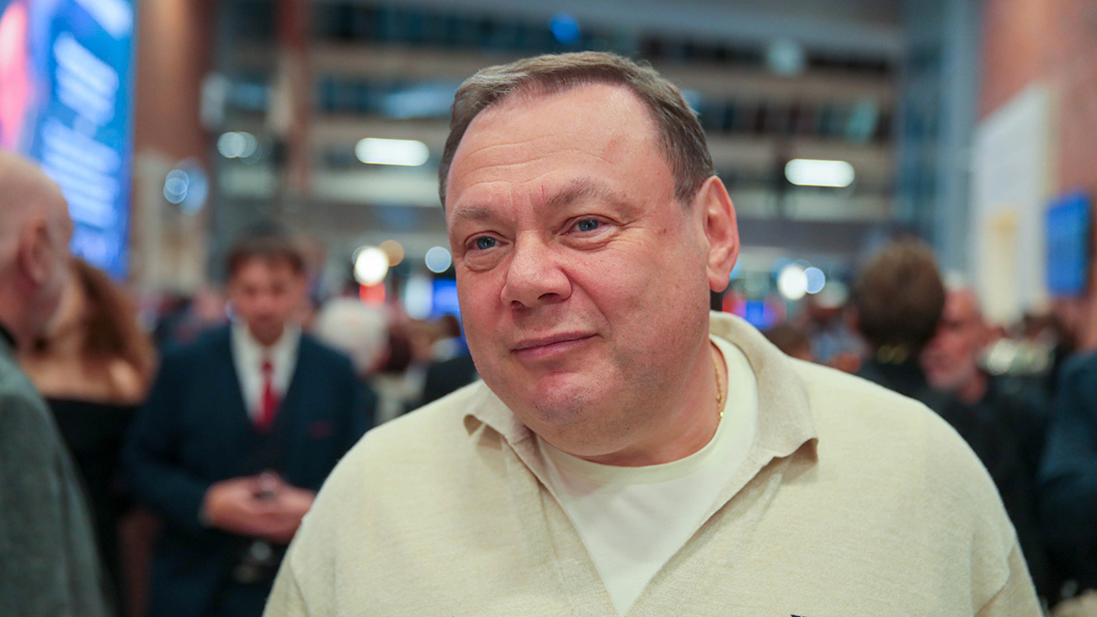 Власти Украины изъяли 3,3 миллиона долларов со счетов компаний Фридмана и Авена