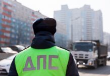 Во Владивостоке сотрудники ГИБДД оперативно задержали нарушителя vo vladivostoke sotrudniki gibdd operativno zaderzhali narushitelya-news-blog-ru-174180804000-0