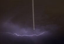 Boeing 737-800 авиакомпании «Россия» благополучно приземлился в Самаре после удара молнии 737800 aviakompanii rossiya blagopoluchno prizemlilsya v samare posle udara molnii-news-blog-ru-174576625500-0