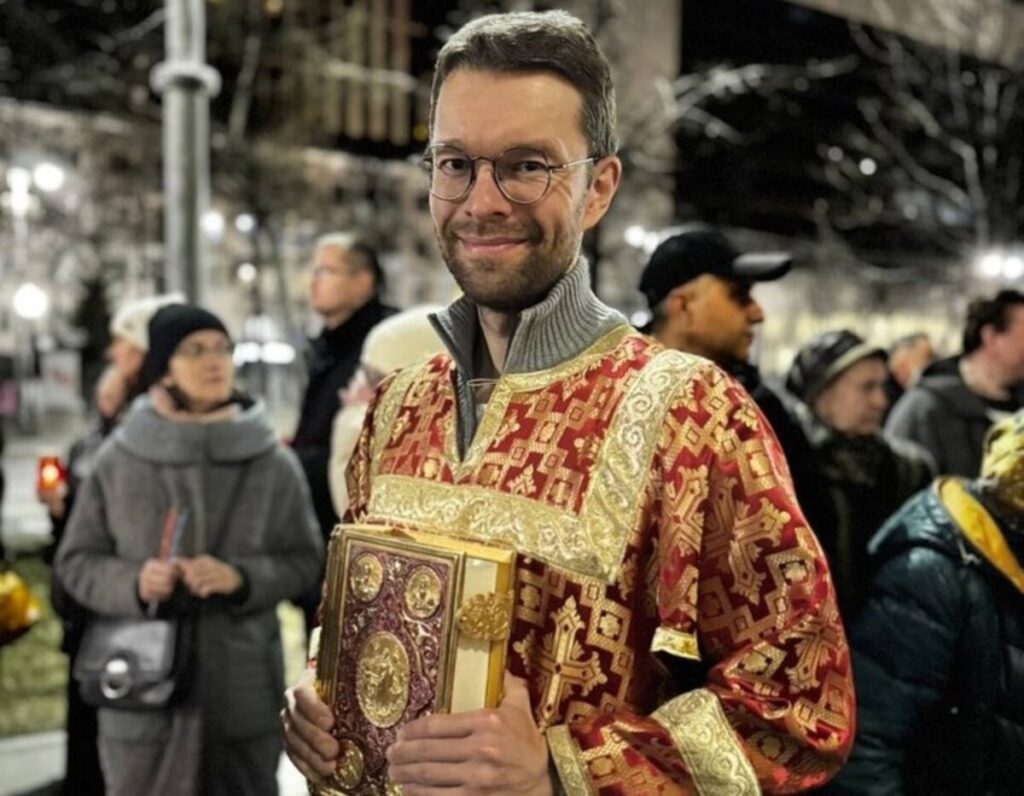 Алексей Вихарев из Екатеринбурга принял участие в пасхальной службе с Владыкой Евгением