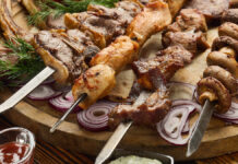 Анна Сайгина раскрыла, как превратить майские праздники 2025 года в длительный отпуск VariousGrilledMeatsShashlikFromDifferentMeatsOnBarbecueSkewers