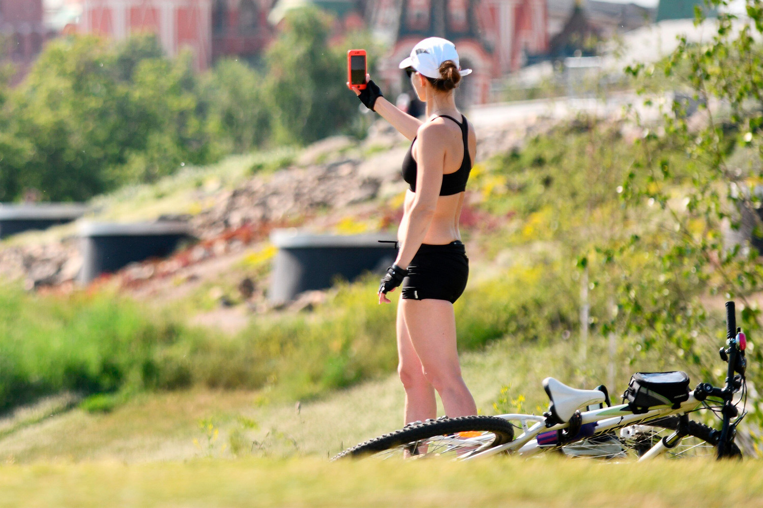 Instagram анонсирует уникальные Reels с секретными кодами для фанатов-0