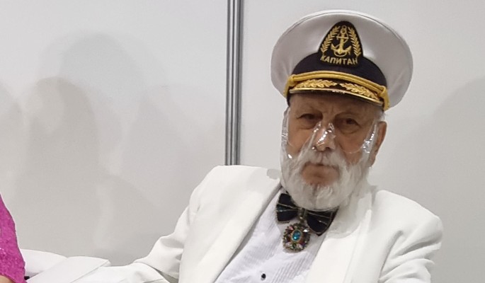 Скрыть порочную связь: спутавшийся с молодухой 90-летний Бедрос съехал от Филиппа Киркорова