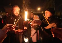 Благодатный огонь из Иерусалима прибыл в Симферополь - радость встречи в Свято-Владимирском соборе МоскваТиНАО г Московский Храм с