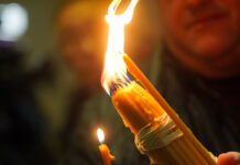 Благодатный огонь в Москву - событие с участием Роскосмоса и Фонда Андрея Первозванного Встреча в Москве Благодатного огня из Иерусалима