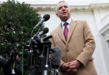 Дональд Трамп и Владимир Путин - раскол в Белом доме по переговорам donald tramp i vladimir putin raskol v belom dome po peregovoram-news-blog-ru-174471660900-0