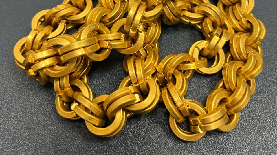 Таможенники в Шереметьеве изъяли цепь за 8,6 миллиона у туриста из Турции