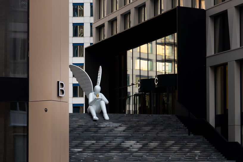 Входная группа офисного квартала STONE Towers