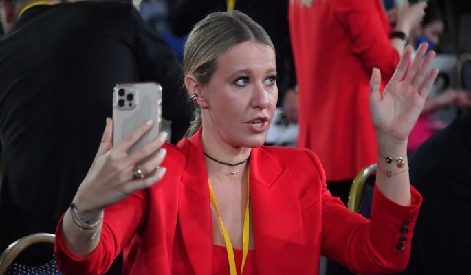 Собчак, Богомолова и Виторгана заметили у посольства Израиля