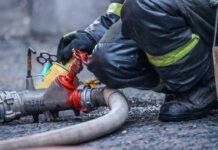 МЧС России оперативно реагирует на возгорание в ТРЦ «Азовский» в Москве mchs rossii operativno reagiruet na vozgoranie v trcz azovskij v moskve-news-blog-ru-174569800300-0