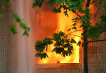 Мухаммед Бикмаев не пострадал - действия ФСБ предотвратили последствия Показательное тушение огня в расселенном многоквартирном доме участниками сборов пожарных в Москве