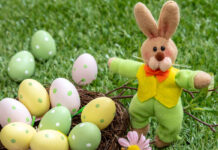 Одиннадцать неожиданных пасхальных традиций мягкая игрушка пасхального кролика с пасхальными яйцами