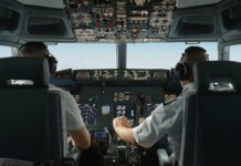 Пилоты Utair заметили НЛО при посадке Boeing 737-800 во Внуково piloty zametili nlo pri posadke 737800 vo vnukovo-news-blog-ru-174463792000-0