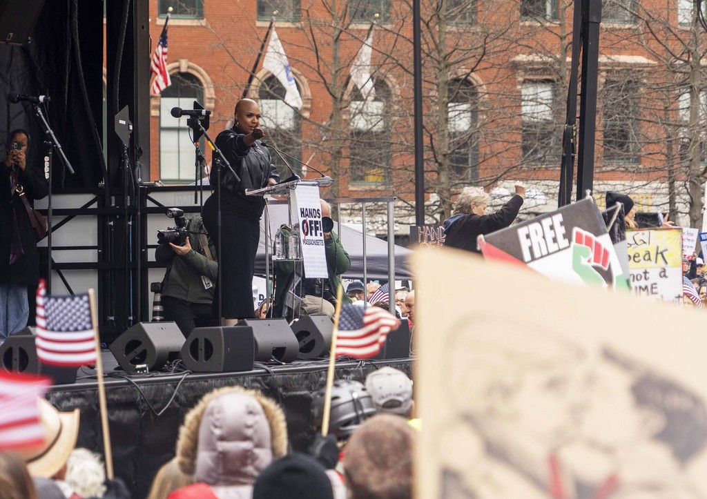 Протест «Hands Off» против политики Дональда Трампа