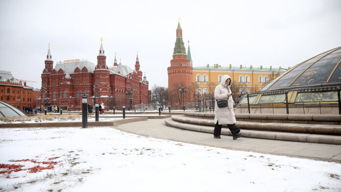 Снежная погода в Москвe 17 марта