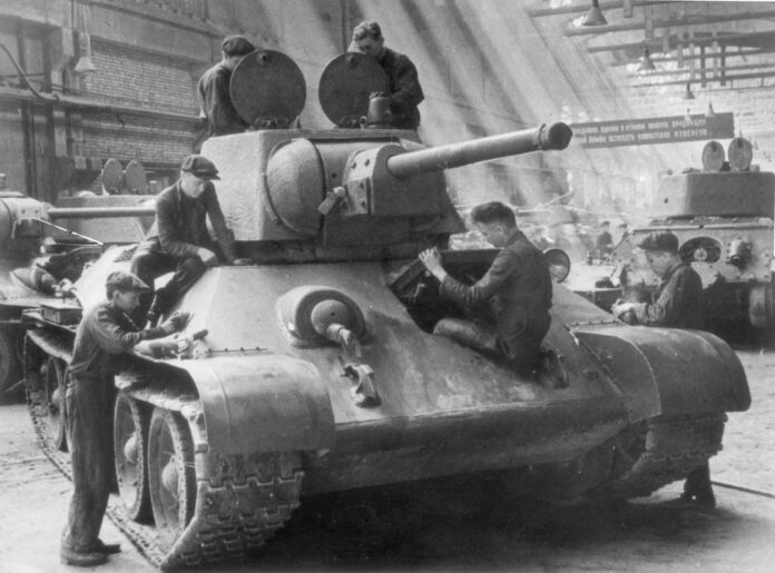 Т-34 и подвиг семьи Устюжаниных - как Уралвагонзавод ковал Победу-0