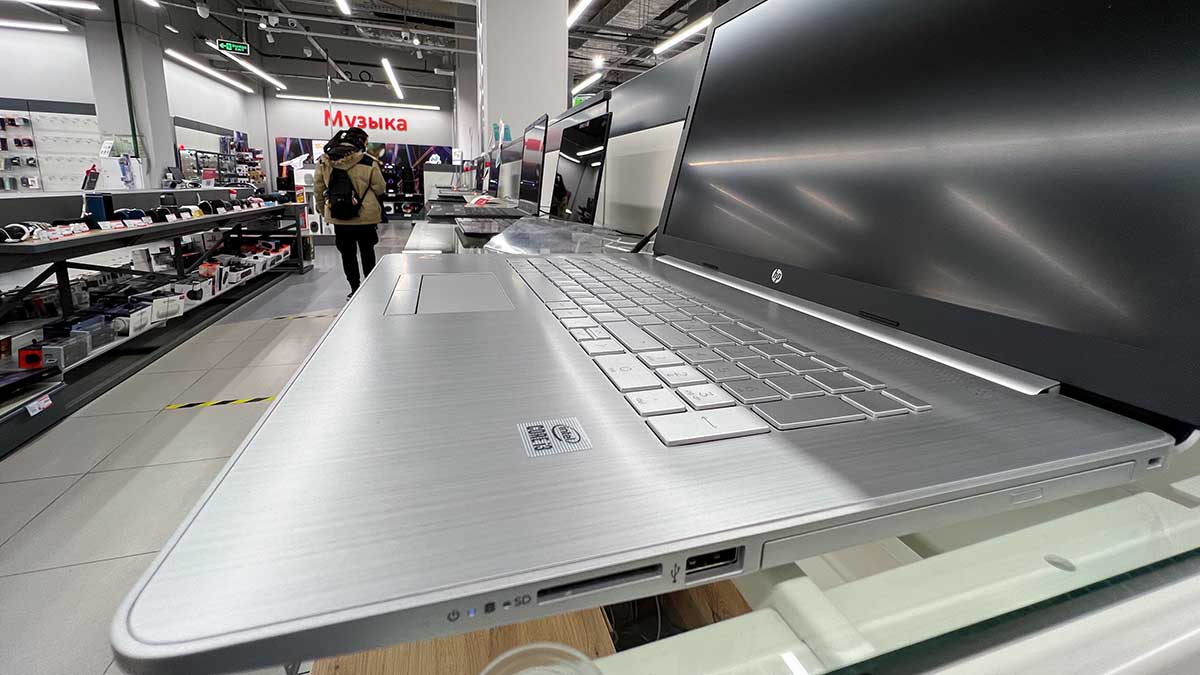 Австралийский блогер поразился ассортименту в российских магазинах электроники