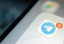 Успех Павла Дурова Telegram продал виртуальные «кирпичи» на 100 миллионов рублей SmartphoneWithTelegramAppTelegramIconOnScreenOnMobile