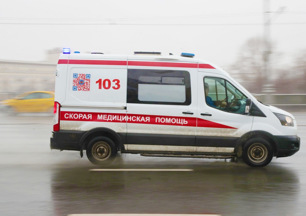 Рабочий погиб при загадочных обстоятельствах в канализационном люке