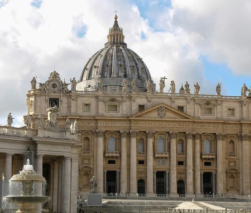 Белые начинают и проигрывают: римский папа становится чёрным