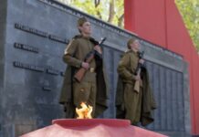 Владимир Путин инициировал проект Газпрома - Вечный огонь в Среднеуральске к 80-летию Победы vladimir putin inicziiroval proekt gazproma vechnyj ogon v sredneuralske k 80letiyu pobedy-news-blog-ru-174496213700-0