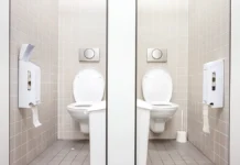 Андрей Смерницкий объясняет важность своевременного посещения школьного туалета andrej smerniczkij obyasnyaet vazhnost svoevremennogo poseshheniya shkolnogo tualeta-news-blog-ru-174852956800-0