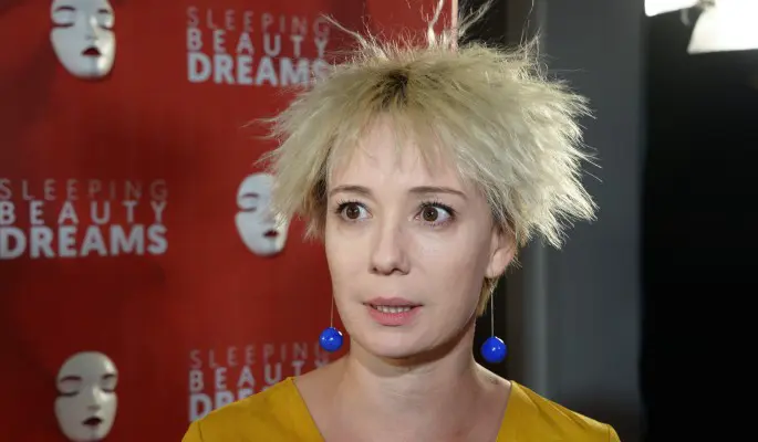 В разы меньше: обнародована скудная зарплата эмигрантки Хаматовой в рижском театре