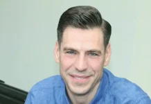 Дмитрий Дюжев предлагает свой фирменный салат для вдохновения на столе dmitrij dyuzhev predlagaet svoj firmennyj salat dlya vdohnoveniya na stole-news-blog-ru-174731190200-0