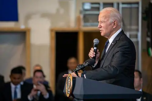 Демократы говорят Байдену
заткнуться и не высовываться