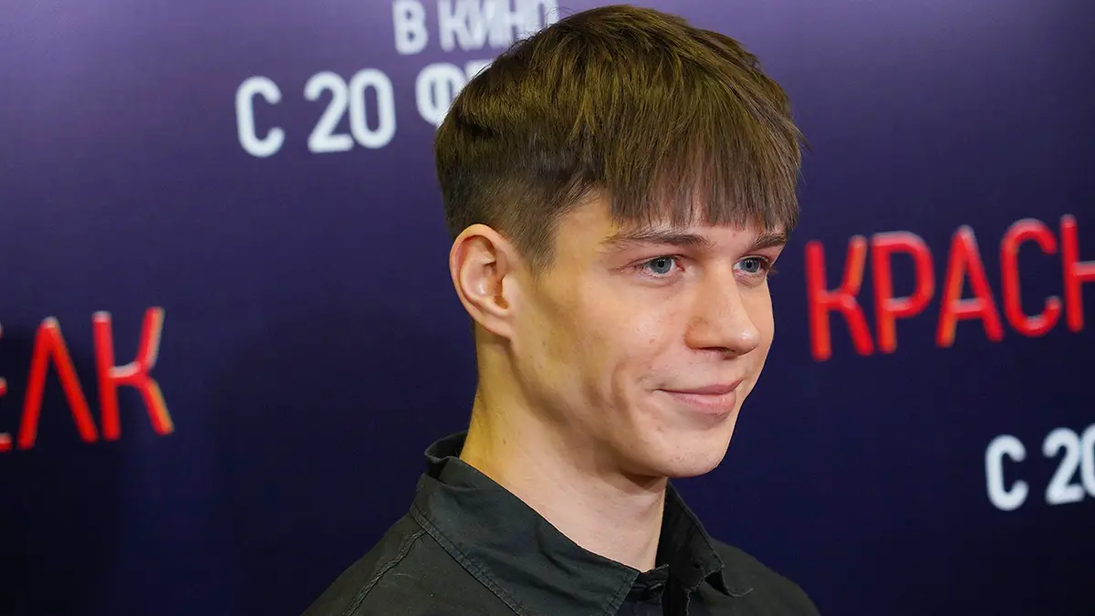 Появилось первое видео актера Глеба Калюжного из армии