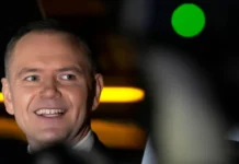 Кароль Навроцкий и Гражданская коалиция ведут драматичную битву за Польшу karol navroczkij i grazhdanskaya koalicziya vedut dramatichnuyu bitvu za polshu-news-blog-ru-174821625000-0