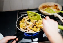 Марият Мухина и Юлия Хлопова обсуждают свойства картофеля mariyat muhina i yuliya hlopova obsuzhdayut svojstva kartofelya-news-blog-ru-174861494900-0