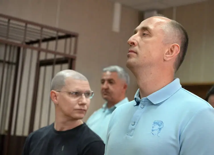 Александр Лукин (справа) и Кирилл Любенцов в зале суда