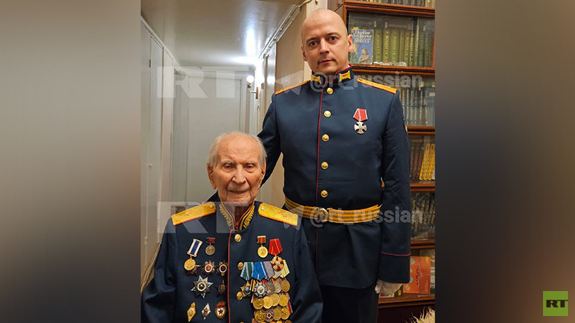 Боец СВО встретился с 107-летним ветераном Великой Отечественной войны по случаю 9 Мая