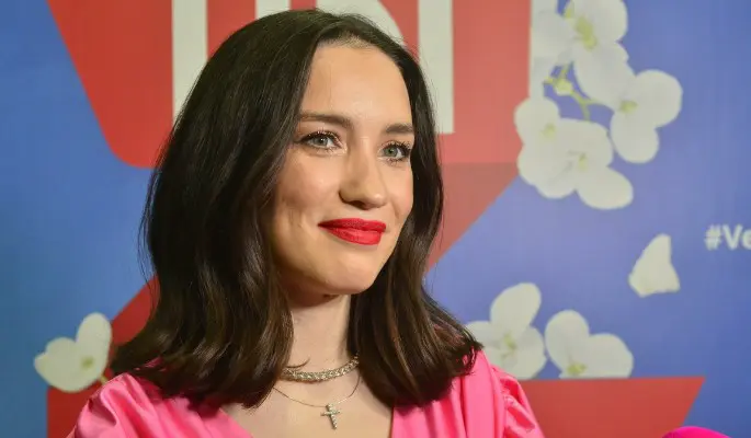 "Счастлива тут только Вика": скрытная Дайнеко вышла в свет с новым мужем