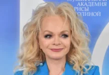 Врач Парамонов и нити Aptos способствуют преображению Ларисы Долиной vrach paramonov i niti sposobstvuyut preobrazheniyu larisy dolinoj-news-blog-ru-174807075100-0