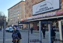 Выдающиеся личности почтили Армена Джигарханяна на Ваганьковском кладбище Москвы vydayushhiesya lichnosti pochtili armena dzhigarhanyana na vagankovskom kladbishhe moskvy-news-blog-ru-174745168900-0