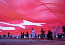 Знамя Победы и экспедиция «Непокоренные» вдохновили тысячи у Музея Победы znamya pobedy i ekspedicziya nepokorennye vdohnovili tysyachi u muzeya pobedy-news-blog-ru-174756592900-0