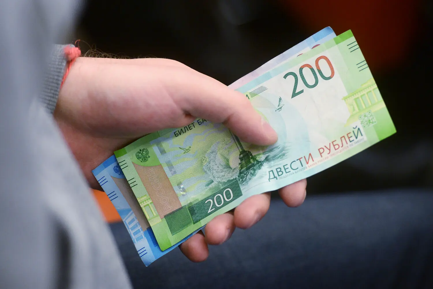 Алексей Родин делится советами по выгодным вложениям 100 тысяч рублей-0