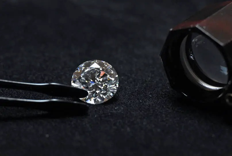 АЛРОСА и Индия фиксируют сезонную паузу перед ростом спроса на алмазы-0