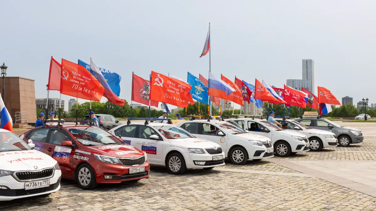 Международный автопробег стартовал у Музея Победы