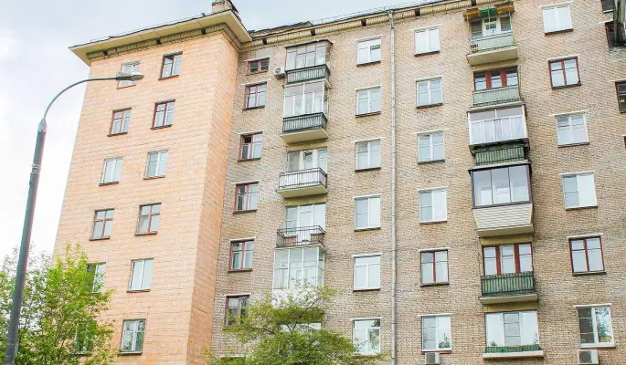 На Ломоносовском проспекте приводят в порядок дома в стиле советской неоклассики