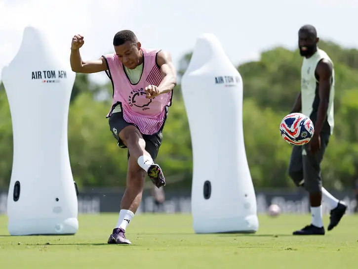 Килиан Мбаппе обвинил руководство ПСЖ в моральном преследовании и попытке принуждения к подписанию контракта