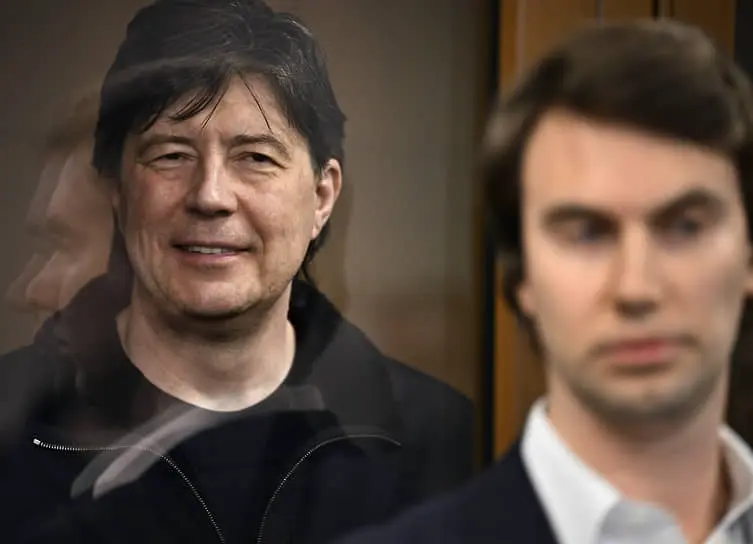 Алексей Хотин (слева)