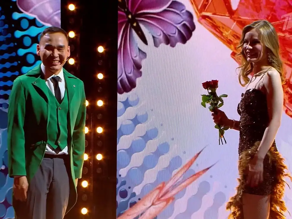 Цветы жених вручил каждой из невест, но кого он выбрал в конце? | Источник: 1tv.ru