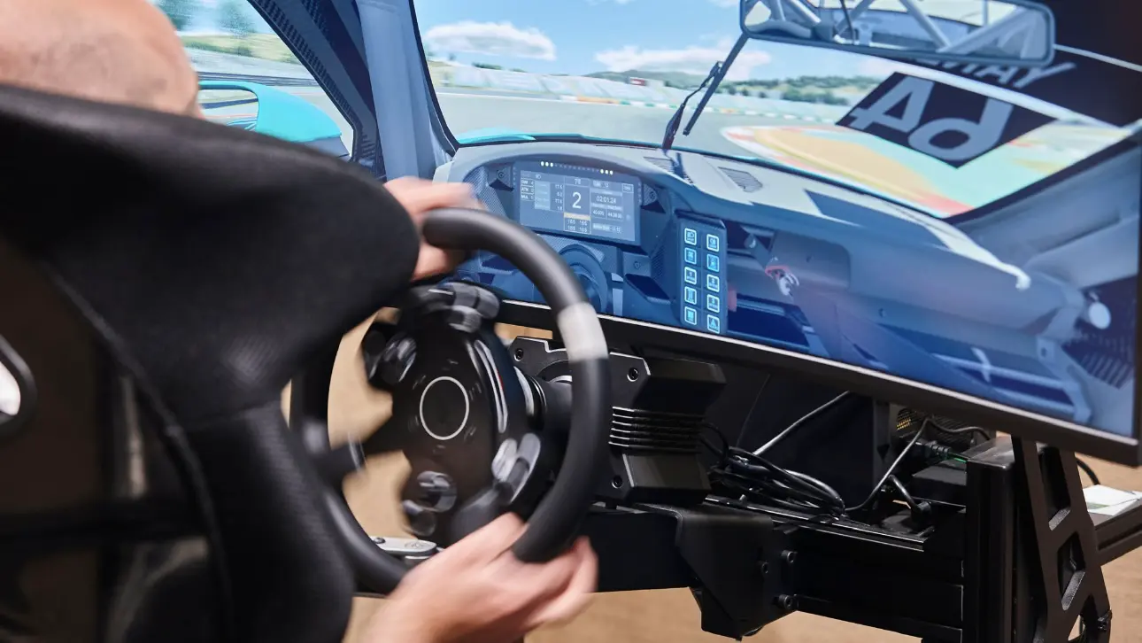 В Петербурге открылся первый центр подготовки пилотов симрейсинга