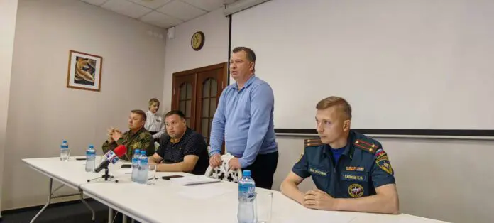 Василий Сизиков и Александр Вервей обсудили поддержку жителей Серова-0